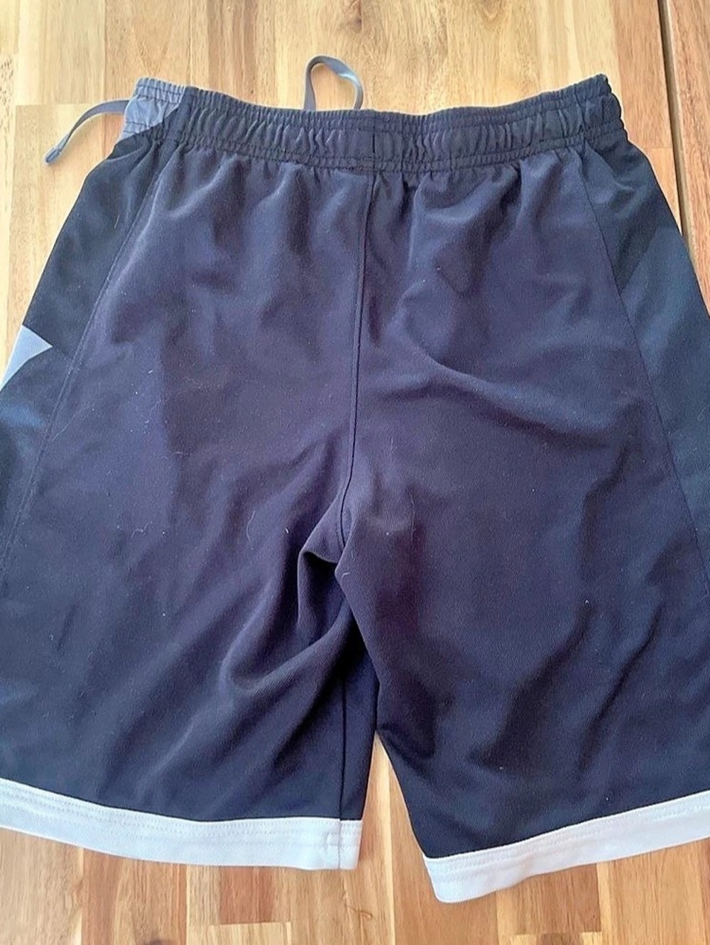 Under Armour Boys HeatGear Loose Athletic Shorts Black & Gray YXL